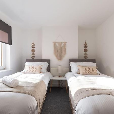 Beautiful 4 Bedroom House Ридинг Экстерьер фото