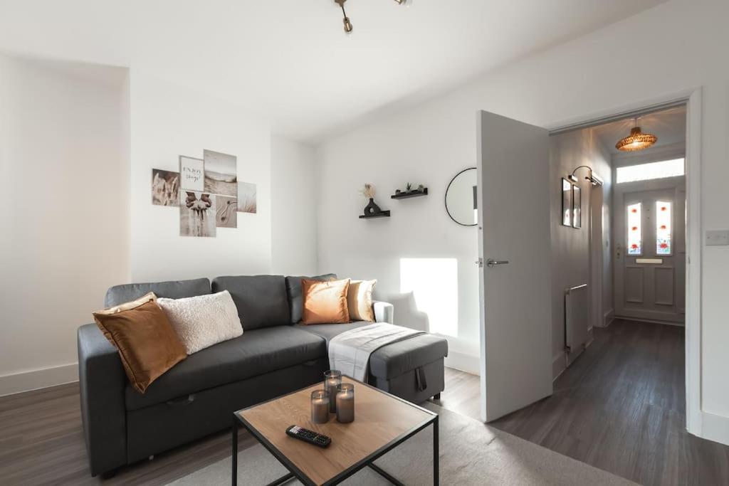 Beautiful 4 Bedroom House Ридинг Экстерьер фото